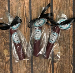 Charutos de Chocolate Recheados com Embalagem Individual Laço e Tag na internet