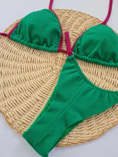 Cortininha viés chain verde bandeira com marsala / Tira fina argola - Biquínis Lola Chic