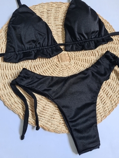 Cortininha babado trilobal preto / Asa delta rolotê