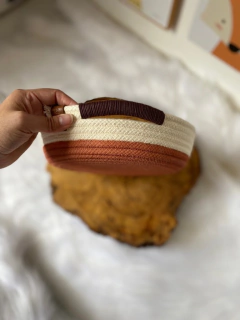 Bandeja pintada e com alça revestida - comprar online