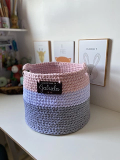 Imagem do Cesto Fio de Malha 40x30 com plaquinha personalizada