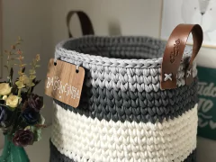 Cesto 30x30 c Alça de Couro Ecológica e Plaquinha - Atelie Pontos e Fios