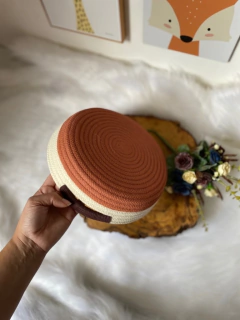 Bandeja pintada e com alça revestida na internet