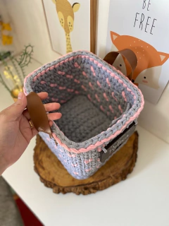 Cesto Coraçãozinho 25x25x20 alça Couro Ecológica e Plaquinha na internet