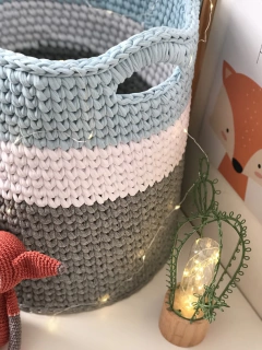 Cesto Fio de Malha 40x40 com plaquinha personalizada