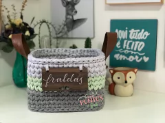 Cesto Quadrado 20x20x15 c alça couro e Plaquinha