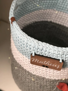 Cesto Fio de Malha 40x40 com plaquinha personalizada - comprar online