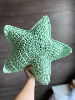 Almofada de Estrela em Fio de Malha - Atelie Pontos e Fios