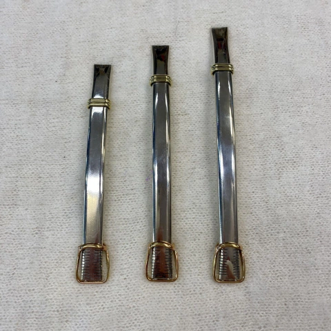 Bombilla de alpaca modelo chato con detalles en bronce