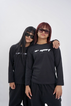 Camiseta Over Logo Cap Negra PRE VENTA