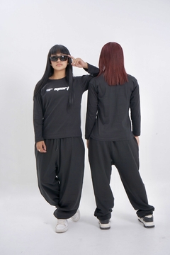 Camiseta Over Logo Cap Negra PRE VENTA - tienda online
