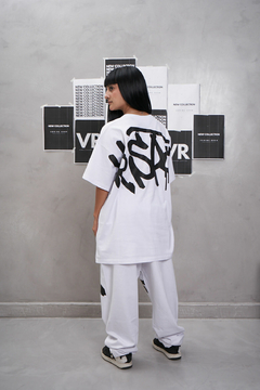 Remeron Graffiti Blanco PRE VENTA en internet
