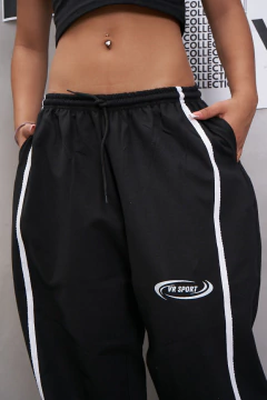 Jogger Total Black SIN CAMBIO en internet