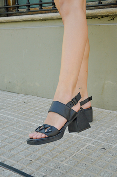 AZURRA NEGRO - SANTA ODISEA