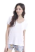 REMERA MANGA CORTA ESCOTE EN V OCHOOR II COLOR BLANCO en internet