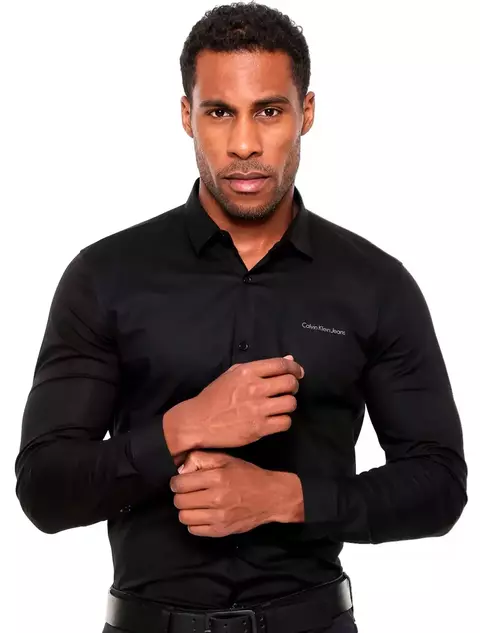 Camisa Calvin Klein Jeans Manga Longa Regular Lisa Basica Logo Peito Preta - CKJM901-0987