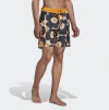 Bermuda Adidas Estampada Marimekko Board Masculina - GV1543 na internet