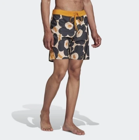 Bermuda Adidas Estampada Marimekko Board Masculina - GV1543 na internet