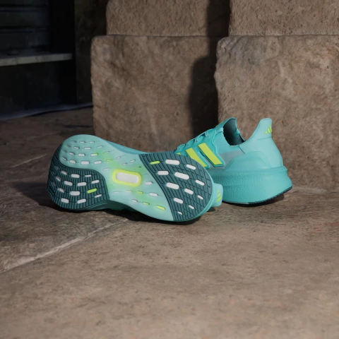 Tênis Adidas Ultraboost 5 - JQ2909 - Kevin Sports