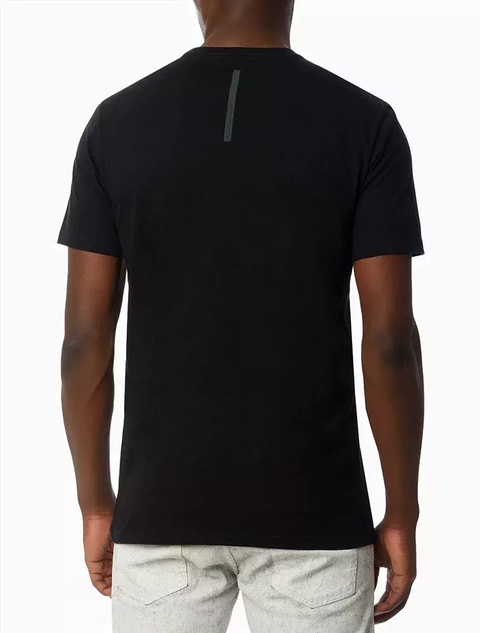 Camiseta MC CKJ Calvin Klein Jeans Masc Ômega Embossed - Preto- CM2OC01TC267-0987 na internet