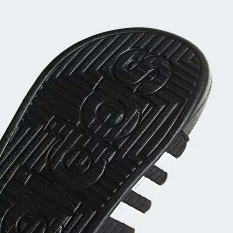 Chinelo Adidas Adissage Preto e Branco - F35580 na internet