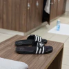 Chinelo Adidas Adissage Preto e Branco - F35580 na internet