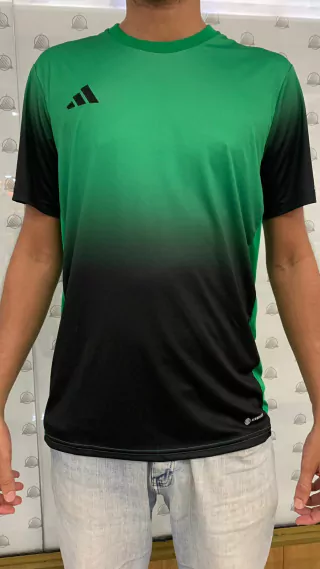 Camiseta Adidas Tiro 1 Degradê Verde e Preto JI9212