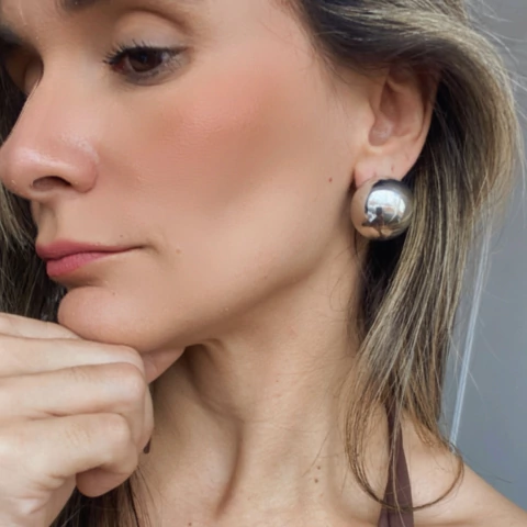 BRINCO BOLA TITA MÉDIO PRATEADO - comprar online