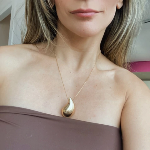 COLAR VÍRGULA JESSICA MÉDIO DOURADO - comprar online