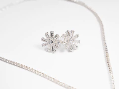 Conjunto Strass Flor Silver - Mallorca Joyas - Joyería en Córdoba 