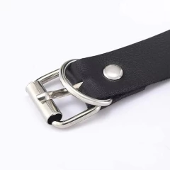 Pechera Mujer con Choker y cadenas en internet