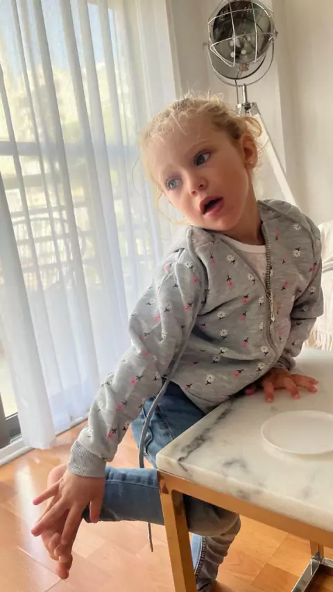 Camperita Engomada Frisada KIDS Florcitas Combinadas