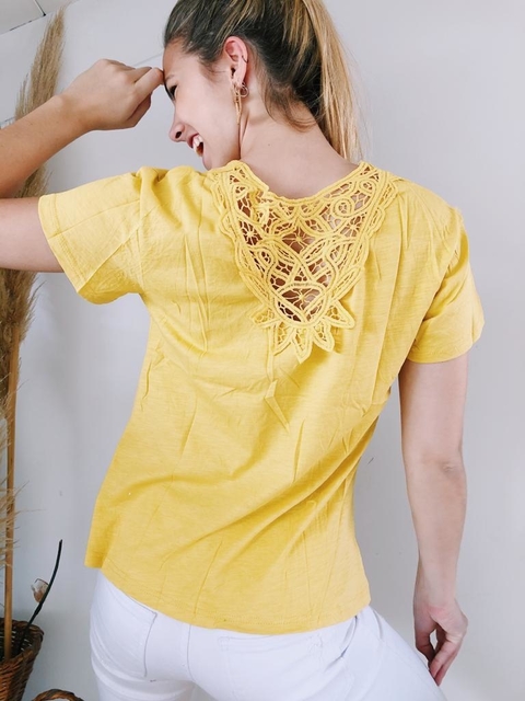 Remera Con Aplique DUMAS - comprar online