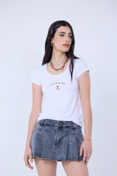 Remera Love wins