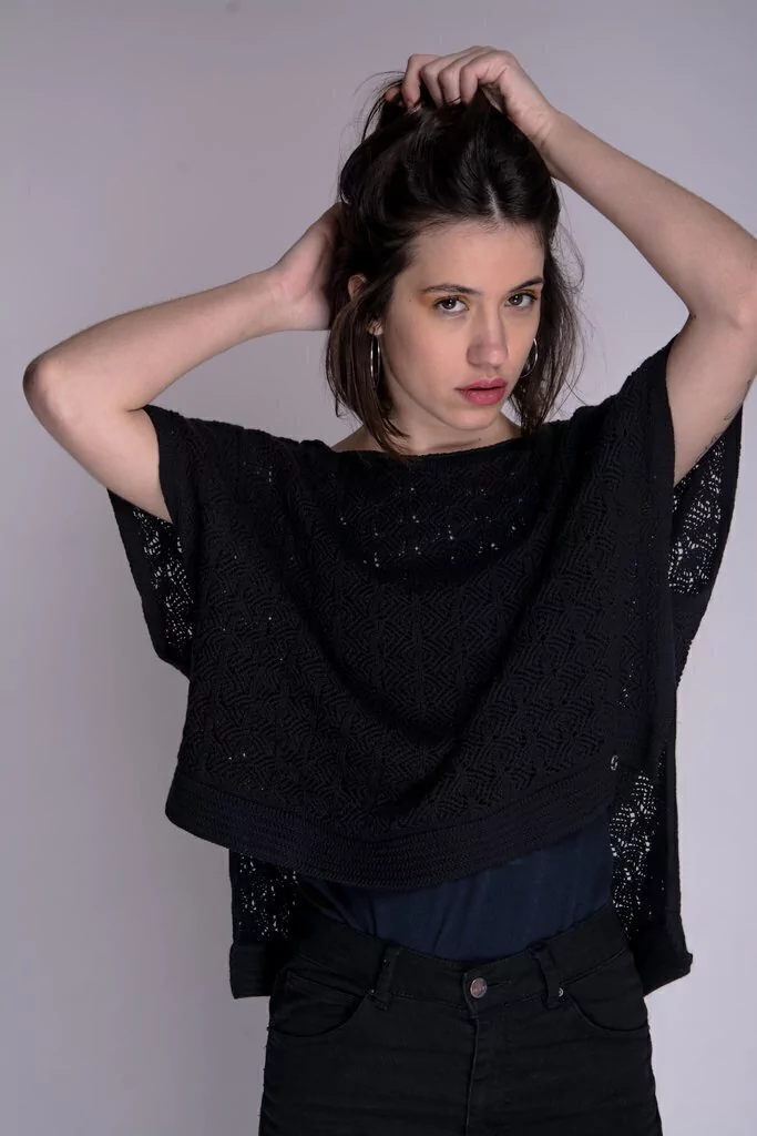 BIANCA. Remera calada