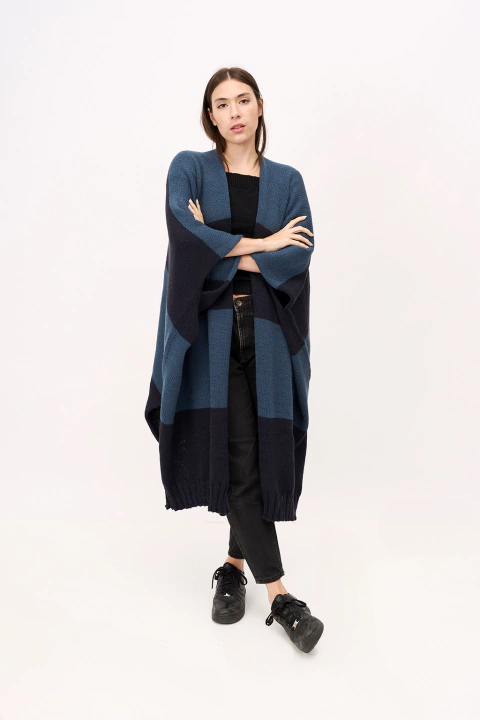 Imagen de CORA PONCHO RAYADO
