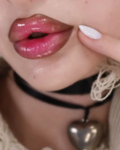 DELINEADOR DE LABIOS 90"S VIBES - comprar online