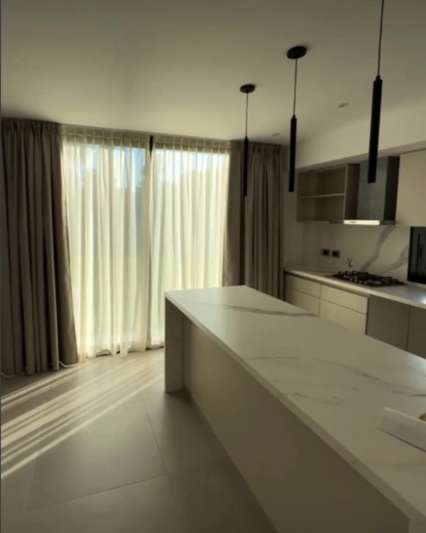 Cortinas tradicionales Riel Europeo