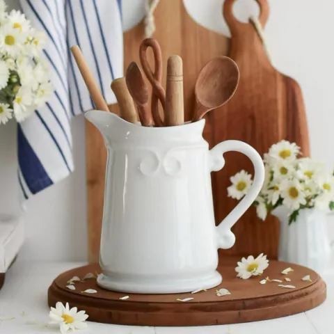 Jarra de porcelana branca 