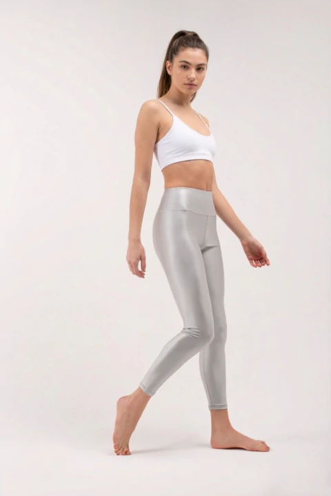 Calza larga Luxer Silver, vista lateral de cuerpo entero