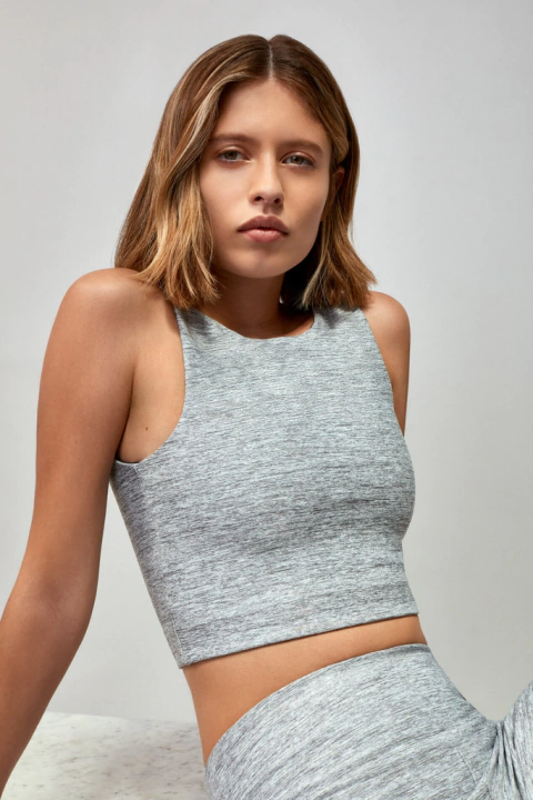 Top deportivo tipo musculosa para mujer