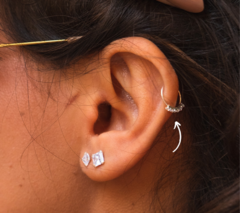 Argola Slim 5 zirconias 10 mm - loja online
