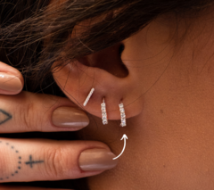 Argola Slim 5 zirconias 10 mm - comprar online