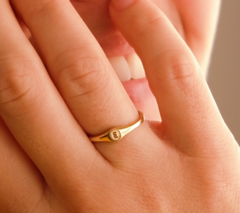 Anel Mini Sinete Redondo Ouro 18k - comprar online