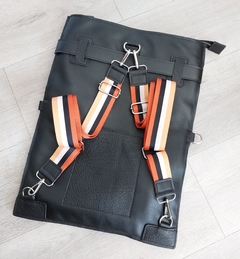 AGUSTINA PREMIUM - Mochila Portanotebook / Bandolera - De la Riestra