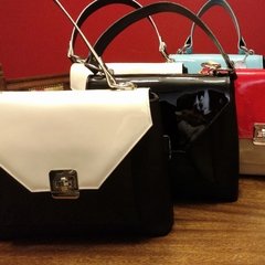 ANDREA - Cartera con solapa en Charol - tienda online