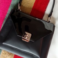 ANDREA - Cartera con solapa en Charol