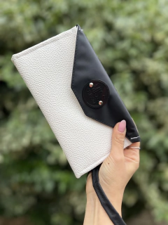 Billetera Sobre Blanca y Microfibra Negra