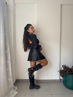 Short pollera con cinto con tachas - comprar online