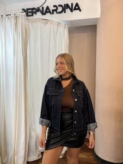 Campera de jean rígida oversize